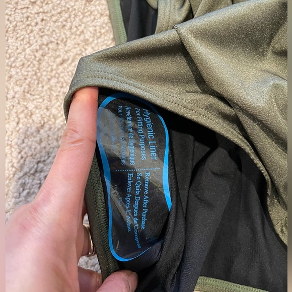 DKNY Women's Shirred Keyhole Detail One-Piece Y2K Swimwear - Picture 4 of 8